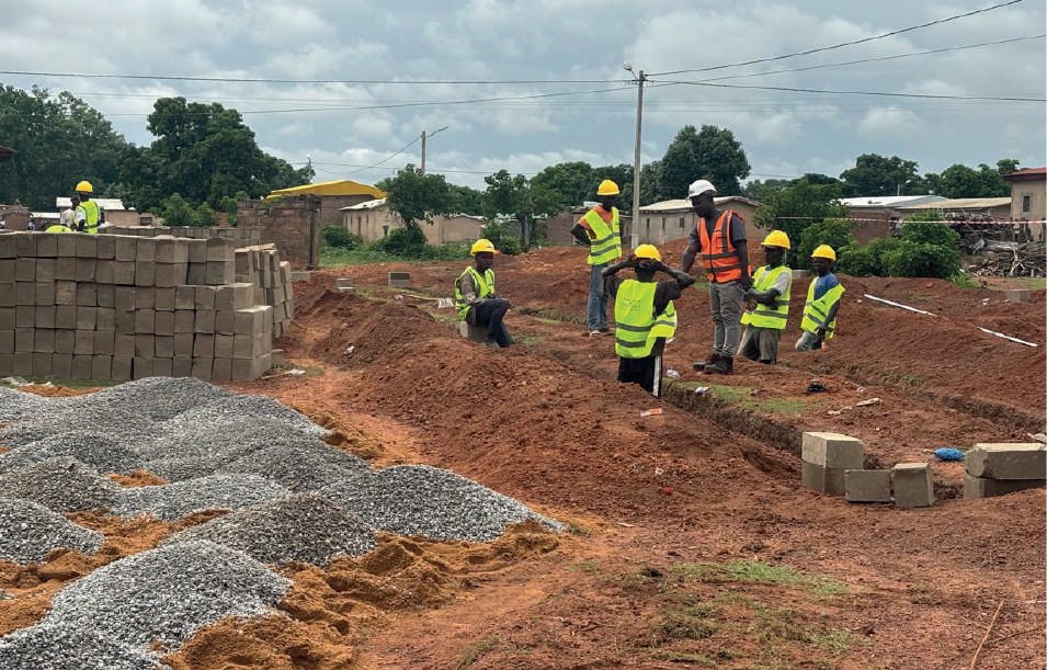 Construction d'un bâtiment de 3 classes + latrines 4 cabines — École Primaire Publique Ziasso (Kouto) (vue 2)