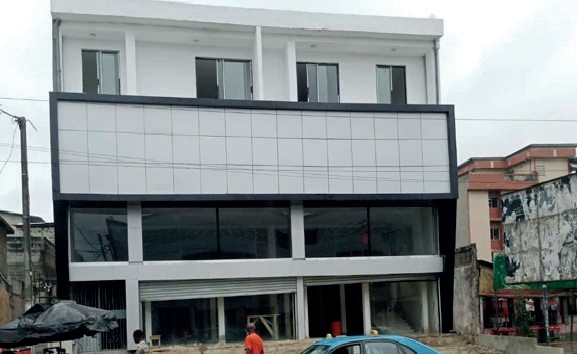Finition d'un immeuble en alucobond — Yopougon Maroc (vue 2)